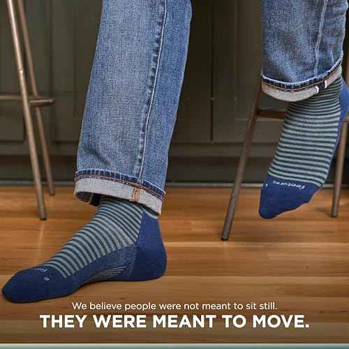 Feetures Everyday Max Cushion Crew Sock for Men - Moisture-Wicking Socks