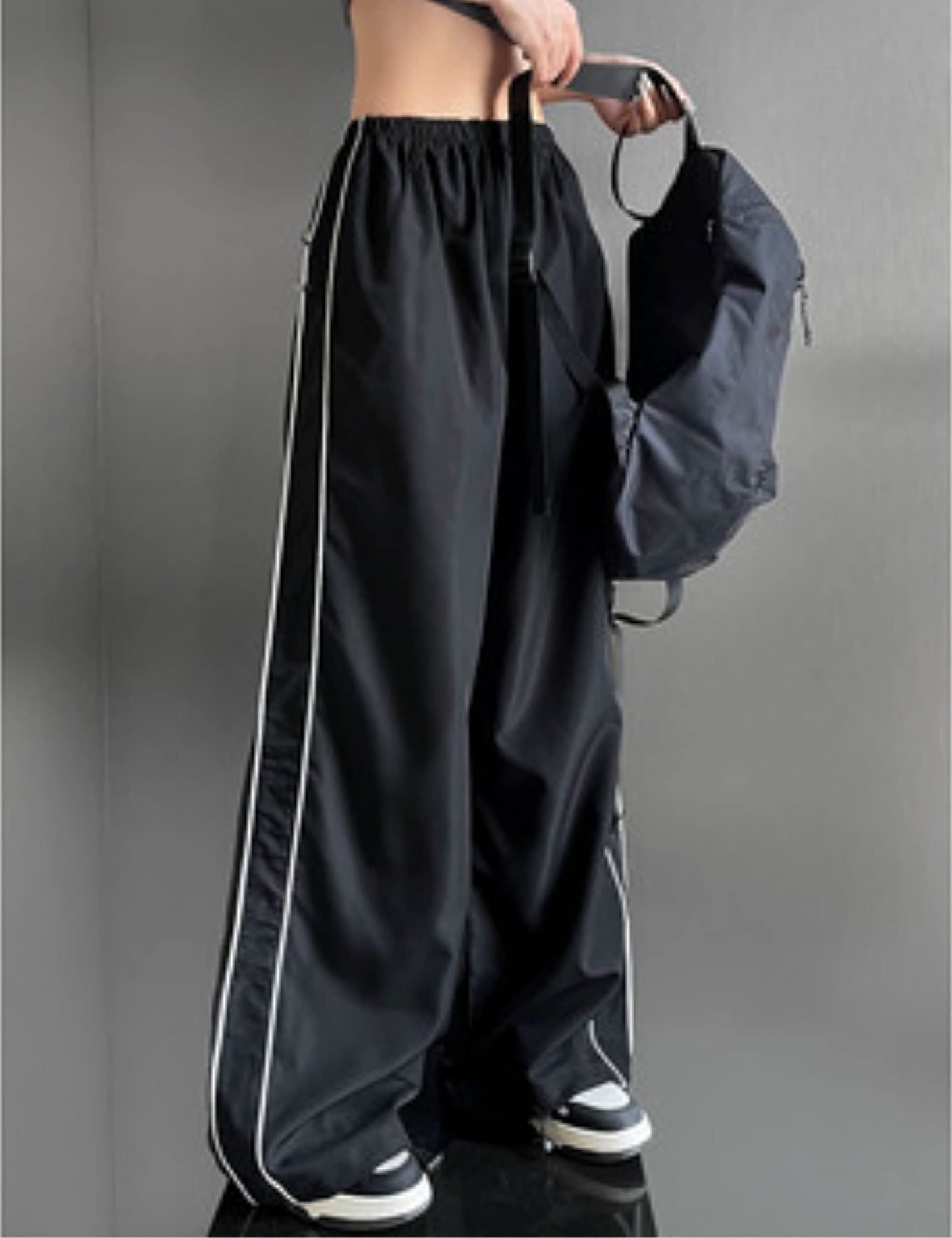 Shebote Womens Parachute Pants Wide Leg Baggy Y2K Elastic Waist Jogger Sweatpants Track Pants Streetwear(0046-Black-M)