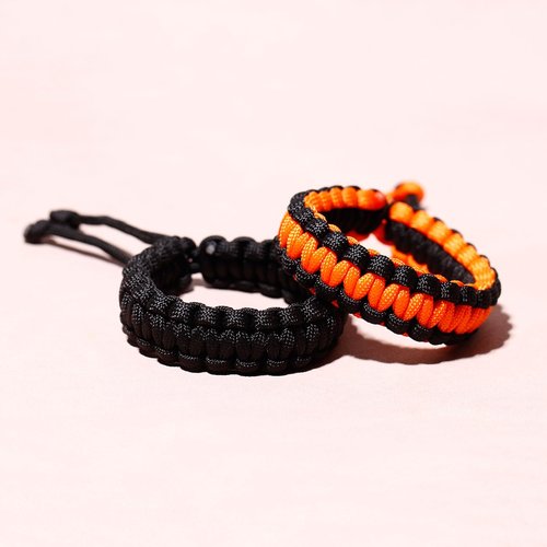 Xfoxstal 2Pcs Two-tone Paracord Bracelets Adjustable Handmade Braided Survival Bracelets for Women Camping Traveling Climbing Outdoor (Black and Orange)