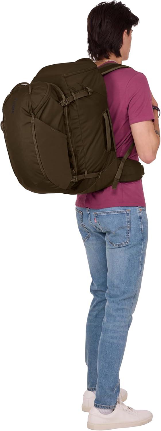 Thule Landmark 40L Travel Pack, Obsidian