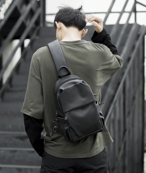 MOYYI PU Leather Sling Bag for Men Crossbody Side Bag Man Backpack Black Small for Hiking Travel