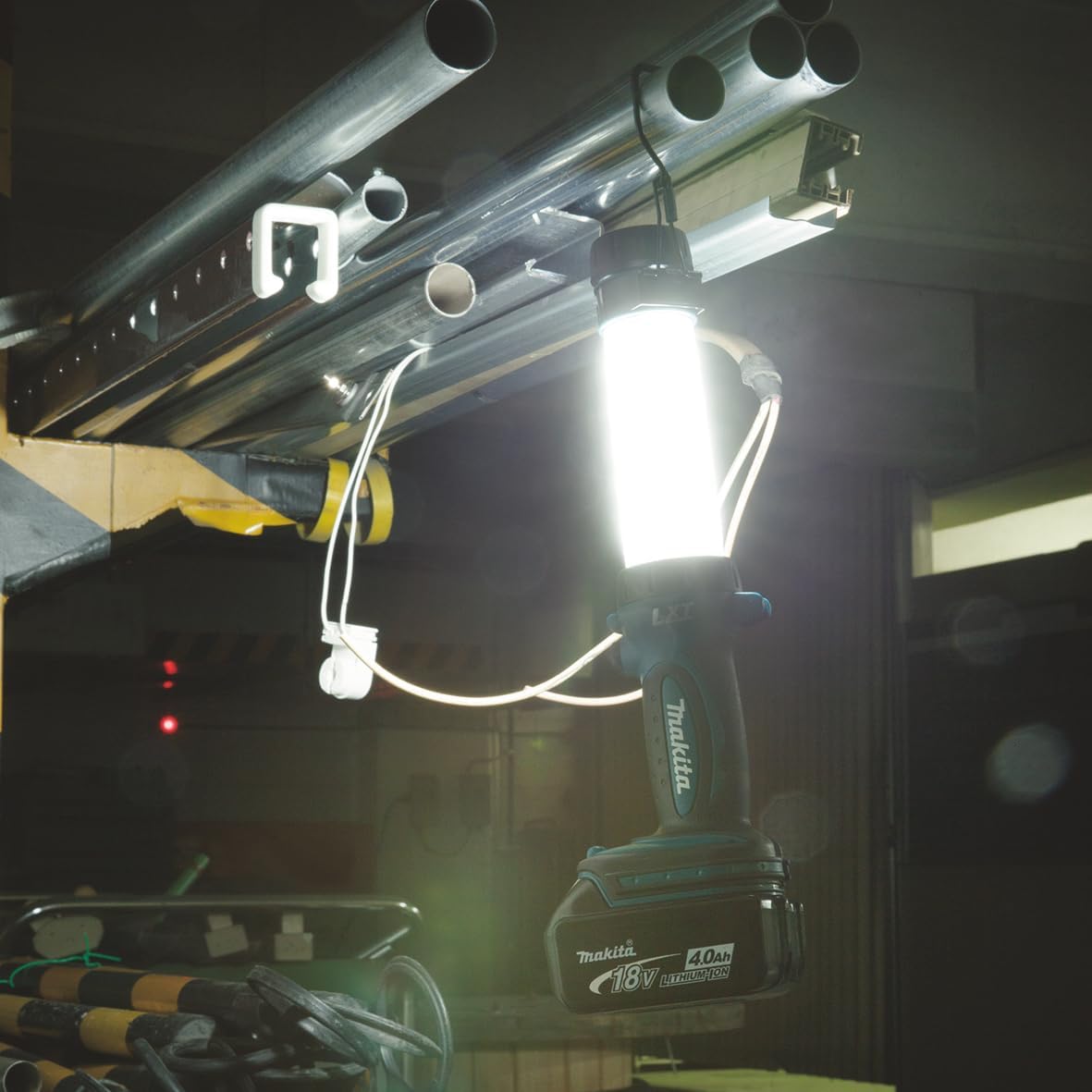 Makita DML806 18V LXT Lithium-Ion Cordless L.E.D. Lantern/Flashlight Tool