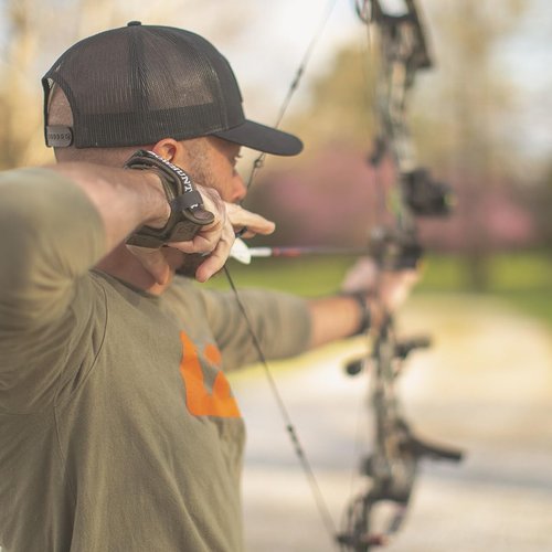 Victory Archery VForce 0.245" Standard Diameter Hunting Arrow (Spine: 350, 6 Pack Vane Fletched, Straightness ± 0.006 - Sport - Red)