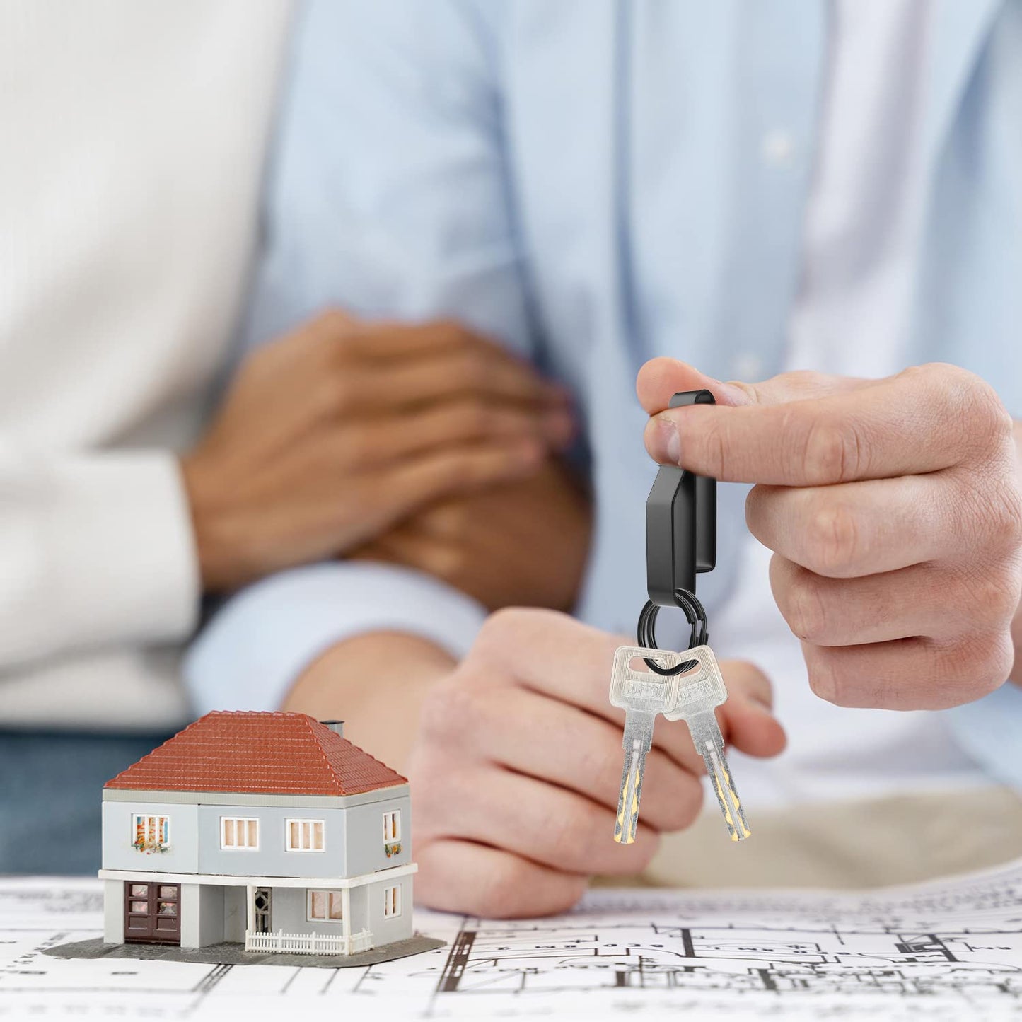 2Pcs Heavy Duty Belt Key Holder with 4Pcs Metal Key Rings, Stainless Steel Black Men Keychain Tactical Key Holder Clip for 1.5-2.25inch Wide Duty Belts for Police and Fire Agencies