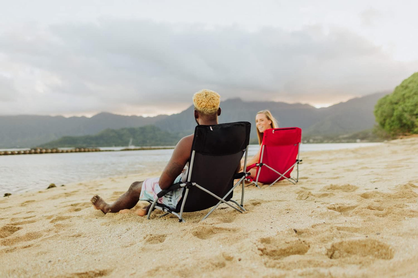 PICNIC TIME NCAA Tranquility Beach Chair with Carry Bag - Low Beach Chair for Adults - Low Lawn Chair
