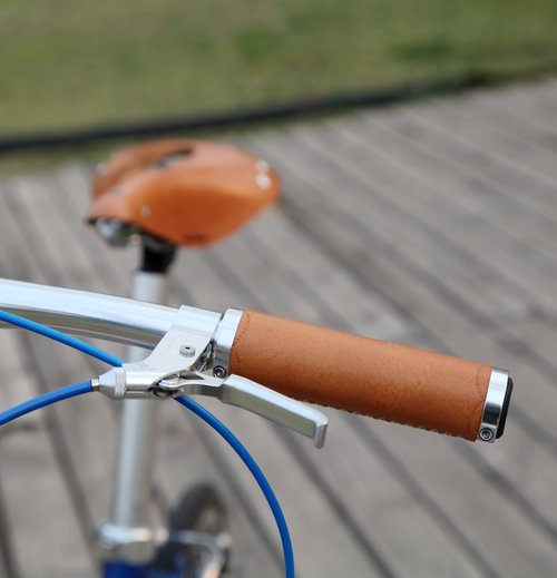 Bike Handle Grips 130/130mm Hand-Stitched Seam for 22.2mm (7/8") Retro with Aluminum Alloy Double Lock on Bicycle Handle bar Hand-Sewn Casual Handlebar Lever for MTB Road Bike (Bright Silver Ring)