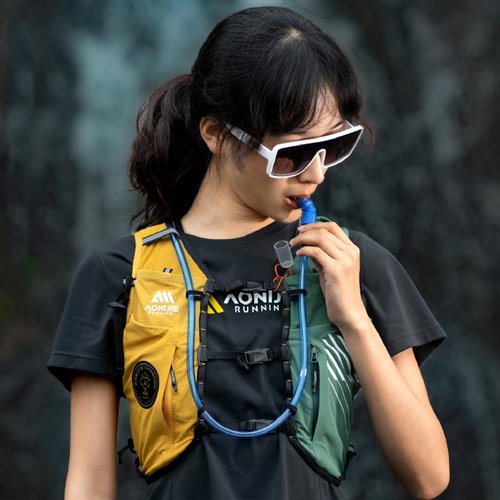 YAPJEB Hydration Bladder, BPA Free, 1L/1.5L/2L/3L, Portable Water Reservoir for Running, Hiking, Climbing, Cycling (PEVA, 1L)