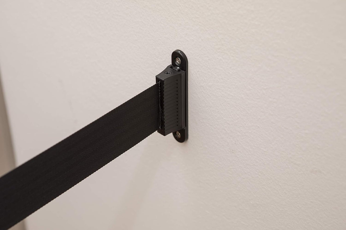 US Weight U2501 Wall Mount with Retractable Belt – 13' Black