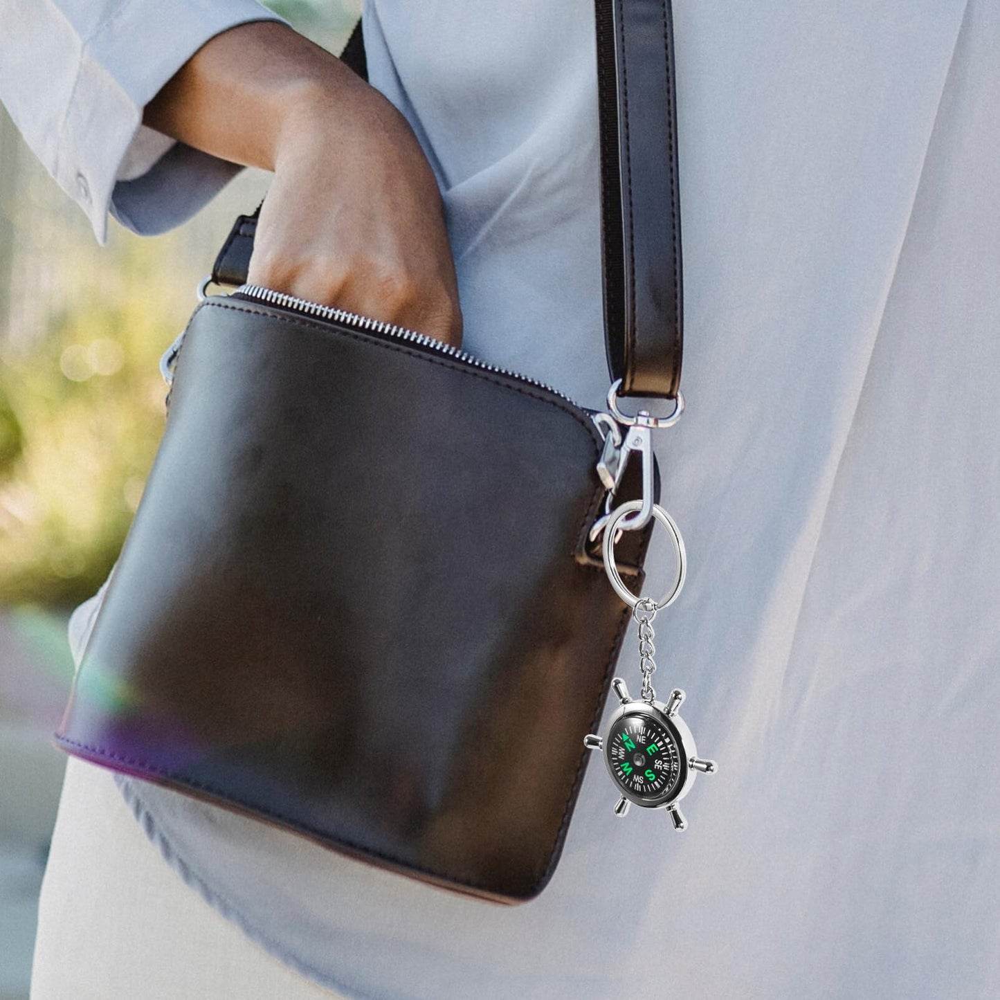 GANAZONO Compass Keychain, Mini Compass Keyring Survival Sports Pocket Compass for Outdoor Navigation Tools Handheld Compass