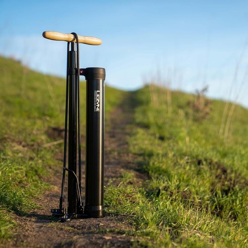 LEZYNE Pressure Over Drive High Volume Tubeless Compatible Bicycle Floor Pump with 2.5" Gauge - 220 PSI Tire Air Pump for Mountain/Gravel Bikes - ABS-1 Pro Tubeless Chuck Fits Presta/M6x0.8 Valve