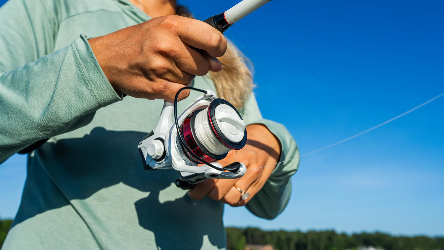 Abu Garcia 6'10" Max Pro Spinning Reel and Fishing Rod Combo, Size 2500 Reel, 8 Stainless Steel Ball Bearings, Carbon Matrix Drag System, 24/30 Ton Graphite Rod Blank