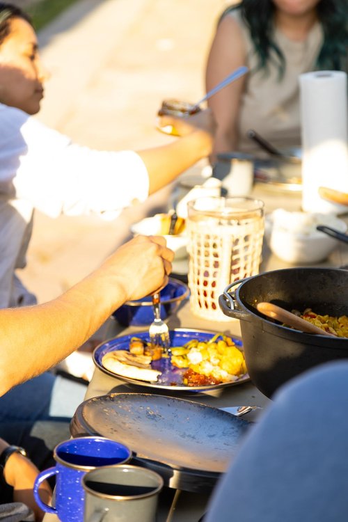 GSI Outdoors Mesa 2-Person Enamelware Dining Set 6-Pieces – Lapis with Bronze-Finished Stainless Steel Rim, Dishwasher Safe, Lapis