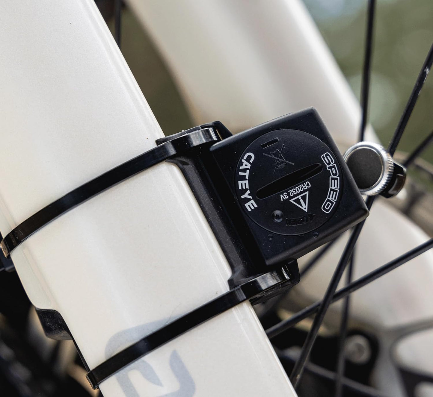 CATEYE Padrone Wireless Bike Computer – Oversized Display Cyclocomputer, Wireless Speedometer & Odometer, FlexTight™ Mount, Auto Start/Stop, Programmable Odometer