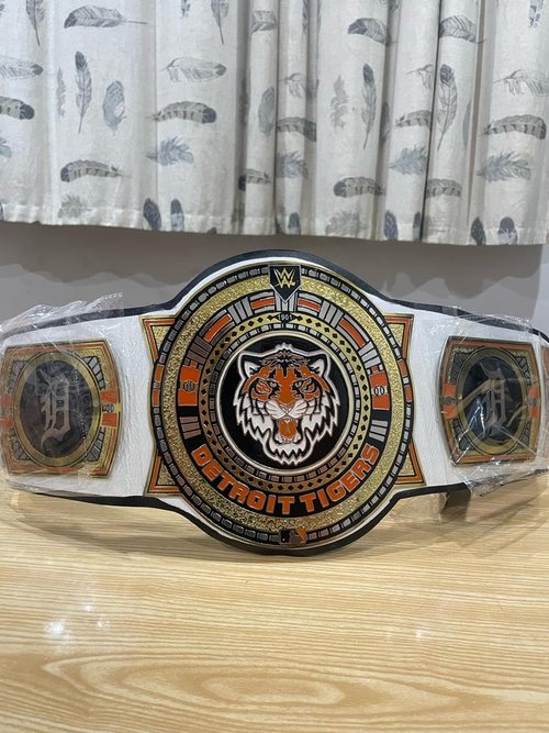 Universal Heavyweight Championship Legacy Wrestling Tiger Replica Title Belt – Authentic 1.5mm Brass Plates for Adults | Collectible Replica Belt & Synthetic Leather Strap | Perfect for Display & Cosplay