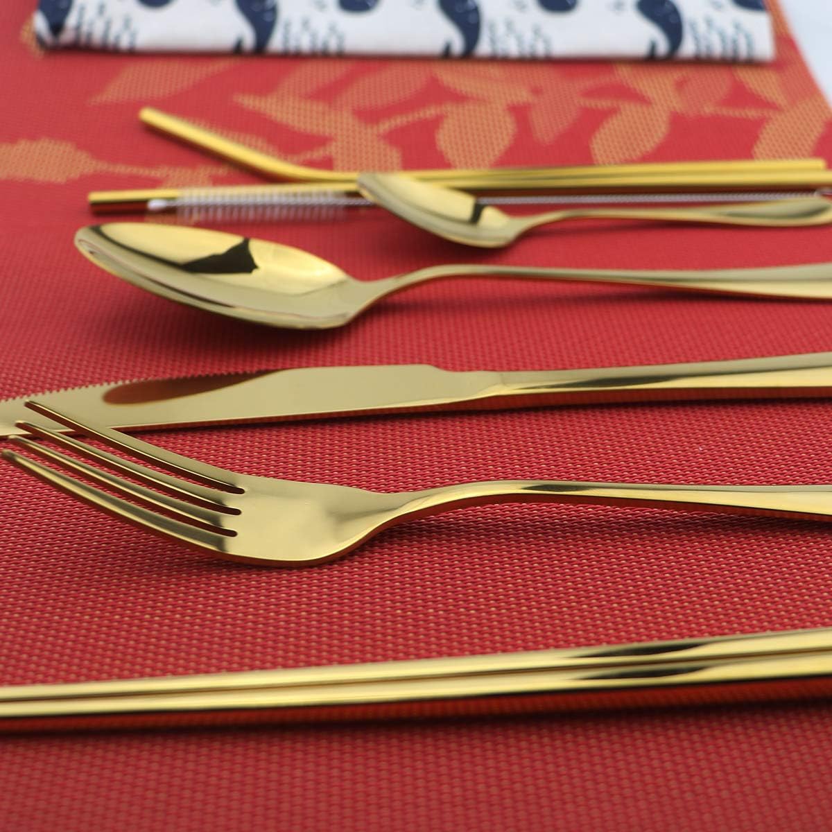 8 Pieces Stainless Steel Mirror Poblished Flatware Set Reusable Cutlery Set Travel Utensils Set with Straws for Camping Office or School Lunch,Dishwasher Safe (Rose Gold)