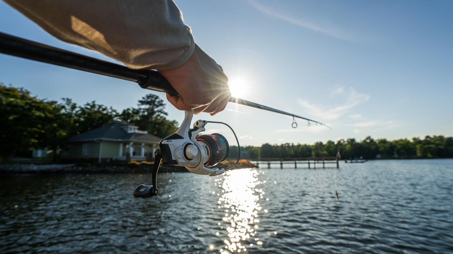 Abu Garcia 6'10" Max Pro Spinning Reel and Fishing Rod Combo, Size 2500 Reel, 8 Stainless Steel Ball Bearings, Carbon Matrix Drag System, 24/30 Ton Graphite Rod Blank