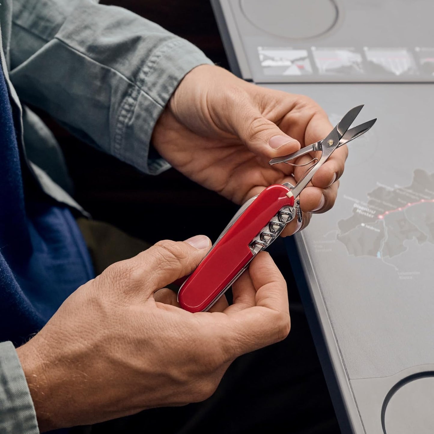 Victorinox Swiss Champ Swiss Army Knife, 33 Functions, Swiss Made Pocket Knife with Large Blade, Screwdriver, Chisel and Combination Pliers - Red