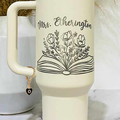 Vompole 2PCS Letter Charms Accessories for Stanley Cup, Initial Name ID Letter Charm for Handle Tumbler, Pesonlized Identification Letter Charms for Stanley Accesories,Tumbler Accessories Charms(O)