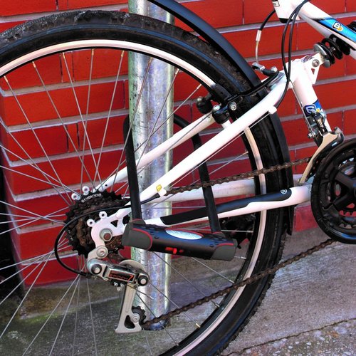 Master Lock Black Bike Lock with 2 Keys, U-Lock for Bicycles and Other Outdoor Equipment, Bike Locks Heavy Duty Anti-Theft Lock for Motorcycles, Scooters, 8195EC