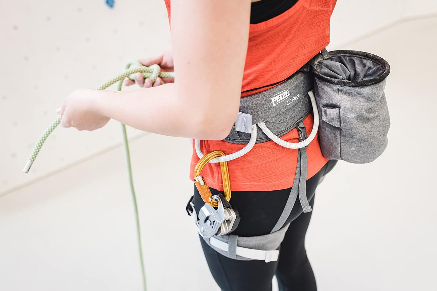 Petzl Sm'D Carabiner - Versatile, Lightweight, Compact, D-Shaped Locking Carabiner for Rock and Ice Climbing
