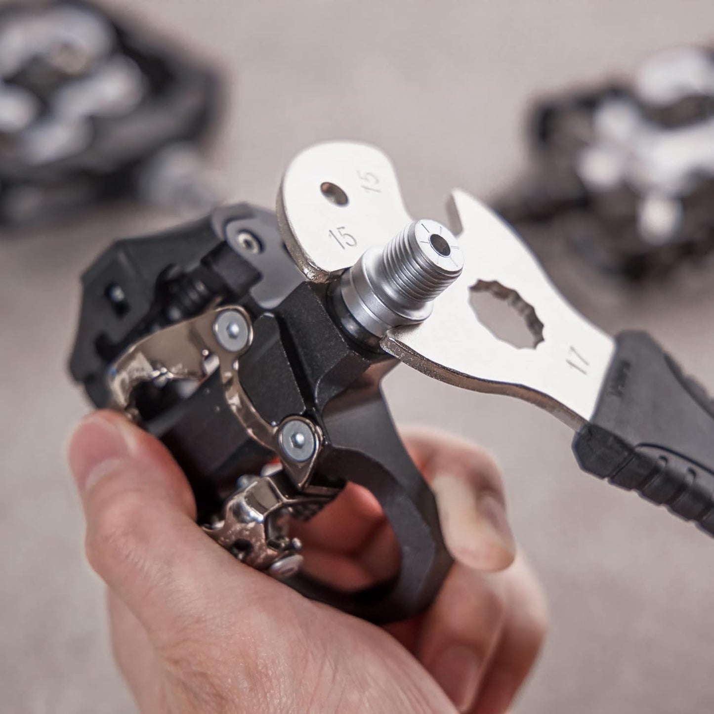 BIKE HAND 2 in 1 Bicycle Cassette Removal Installation Tool with 15mm Pedal Wrench - Compatible with Shimano Sram HG System 7-12 Speed