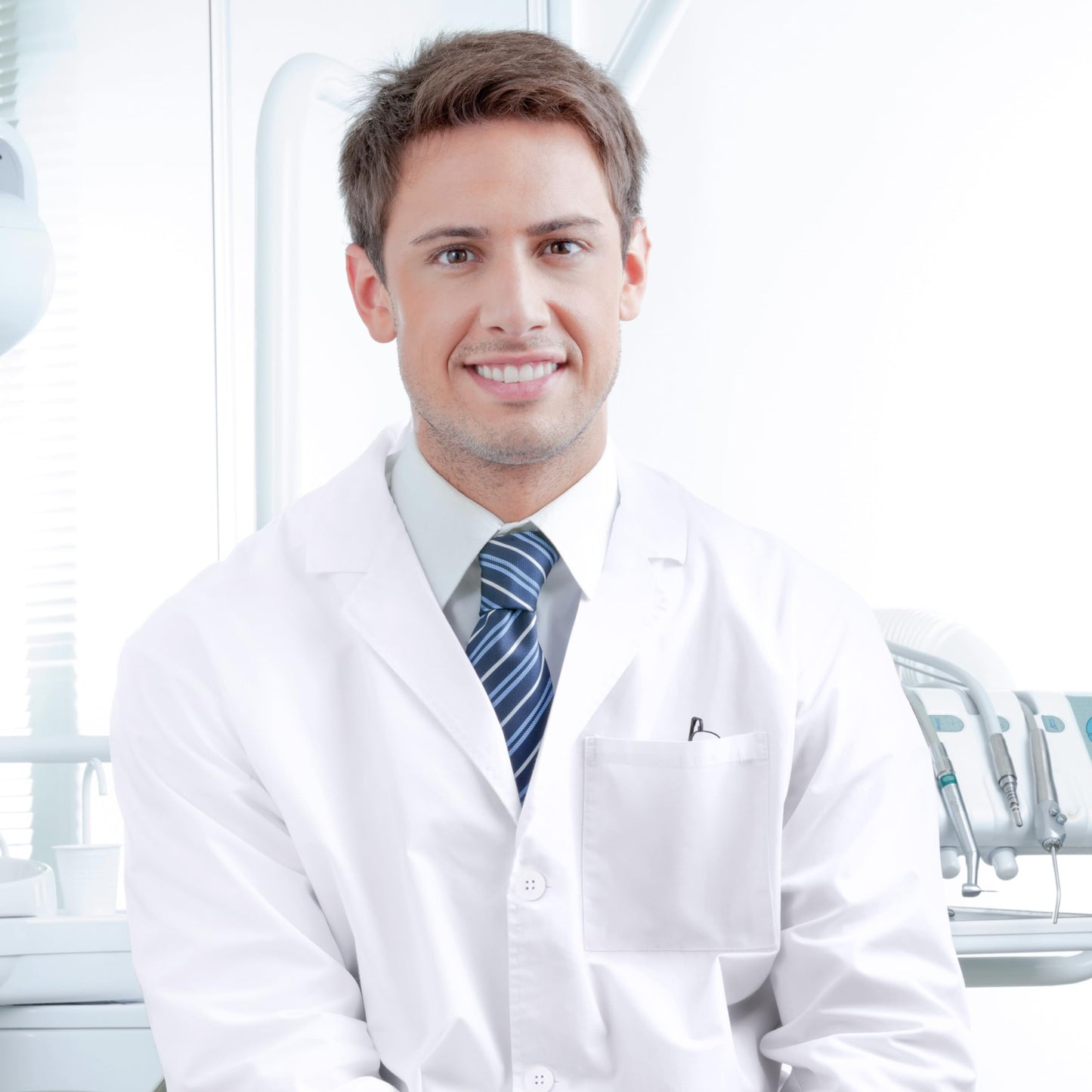 NY Threads Professional White Lab Coat for Men, Long Sleeve Medical Coat 1 Pack, Small, Navy