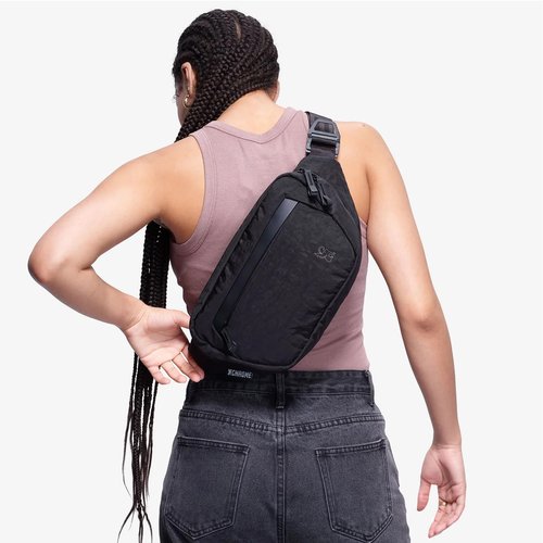 Chrome Industries Sabin Sling Bag for Men and Women – Large Main Compartment, Lightweight Recycled Materials and Metal Adjuster Buckle – 6L, Black