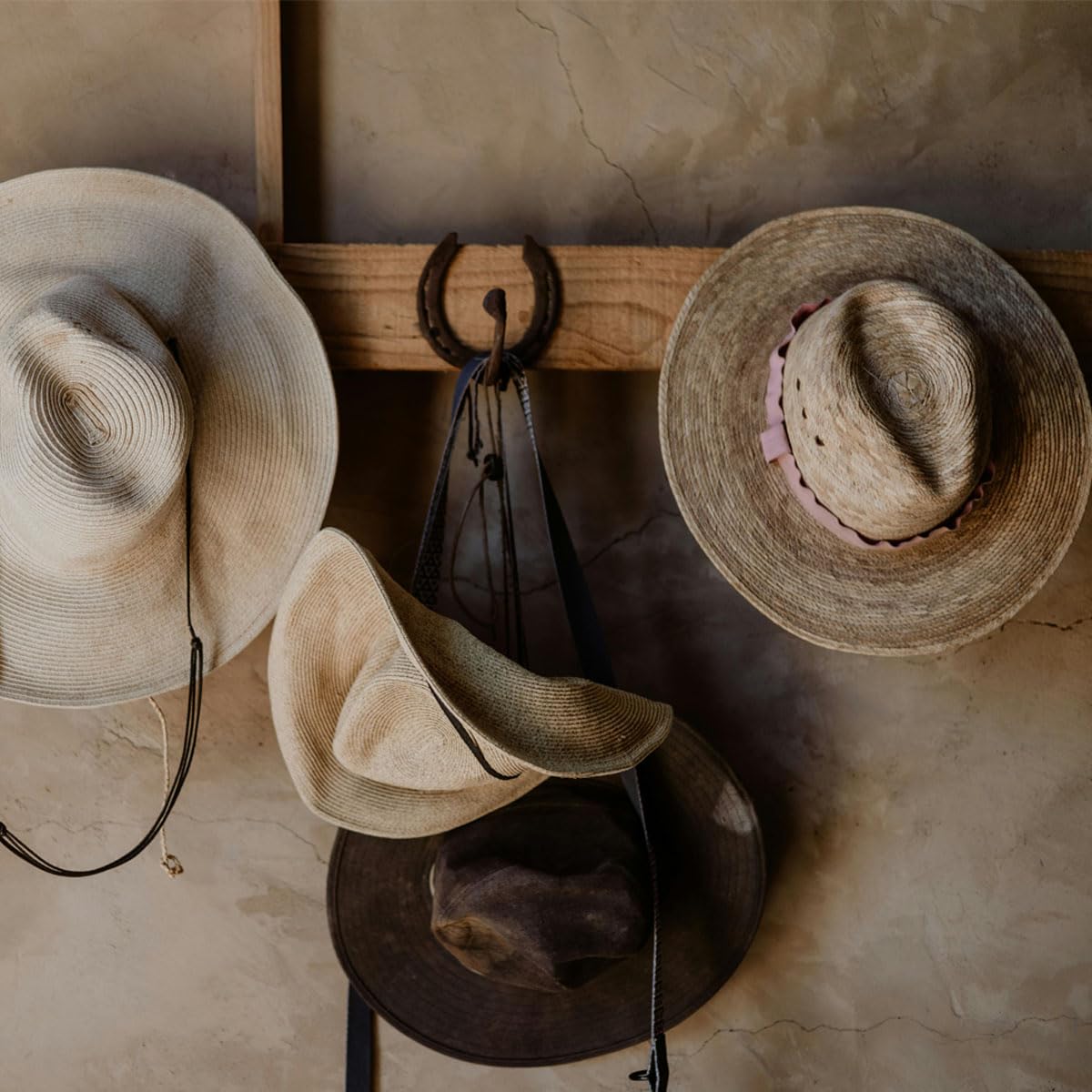 GAQWOK Hat Strap 2PCS, Adjustable with Clips, Very Suitable for Outdoor Activities, Anti-Lost and Anti-Wind (Black)