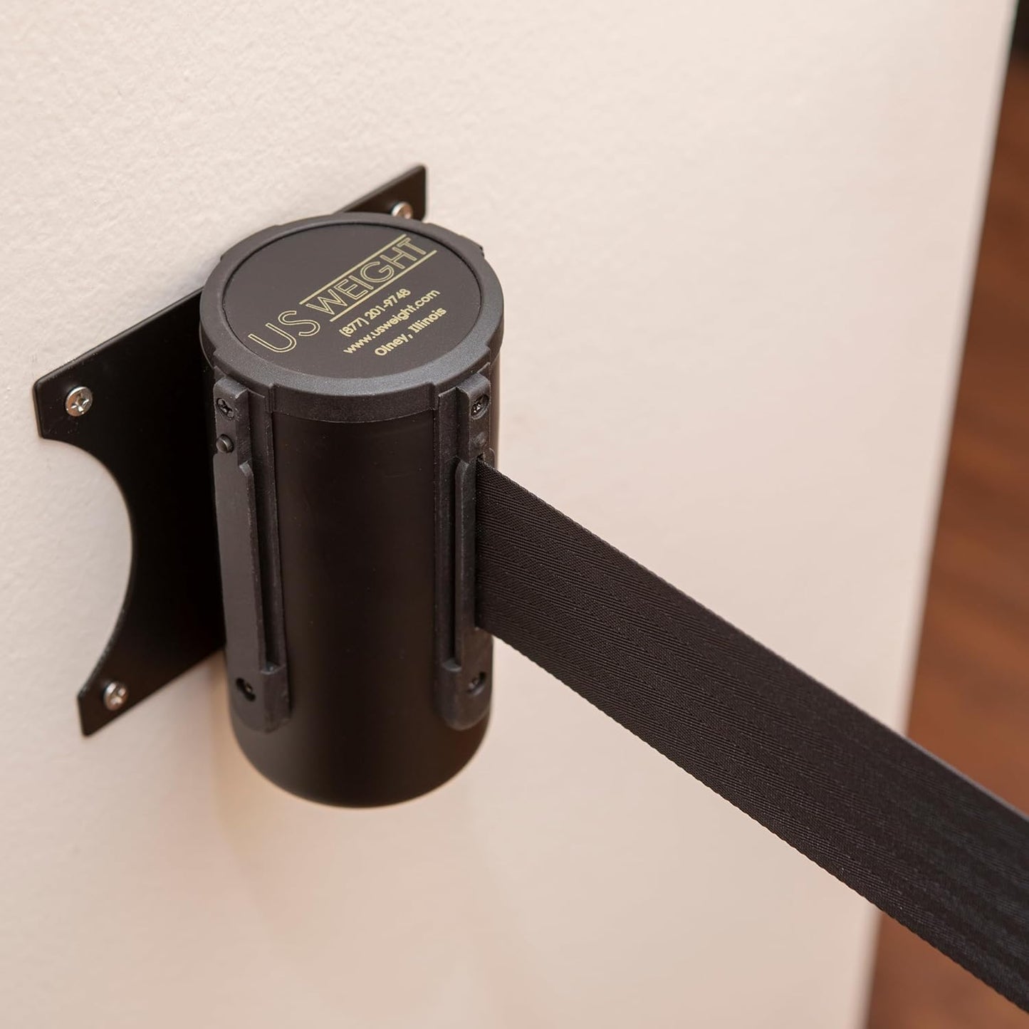 US Weight U2501 Wall Mount with Retractable Belt – 13' Black