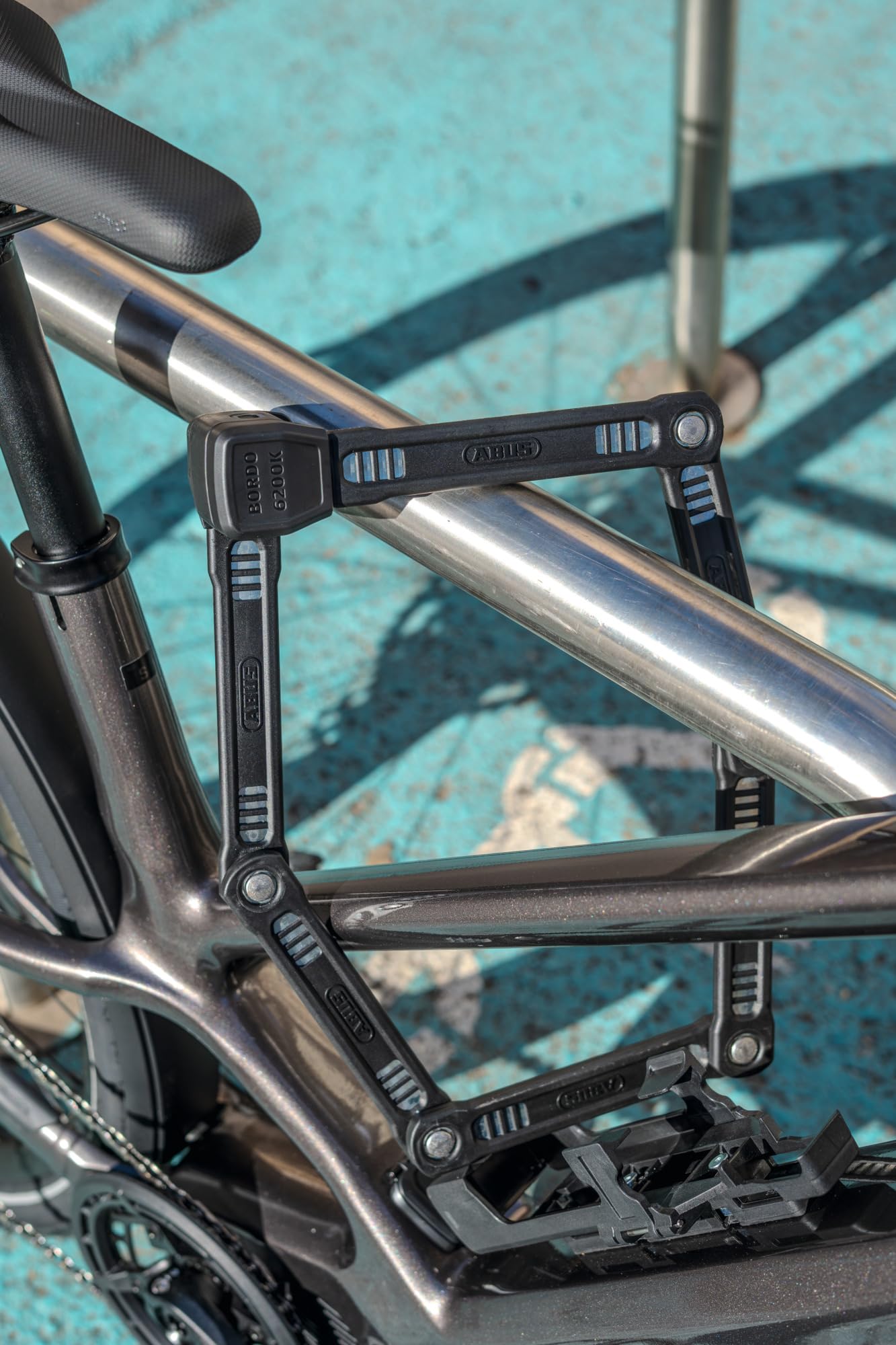 ABUS Folding Lock Bordo 6200K 90 SH - Flexible Bicycle Lock with Bracket - Lock Body can be rotated by 360 Degrees - Safety Thanks to Hardened Steel and XPlus Cylinder - 94 cm, Black