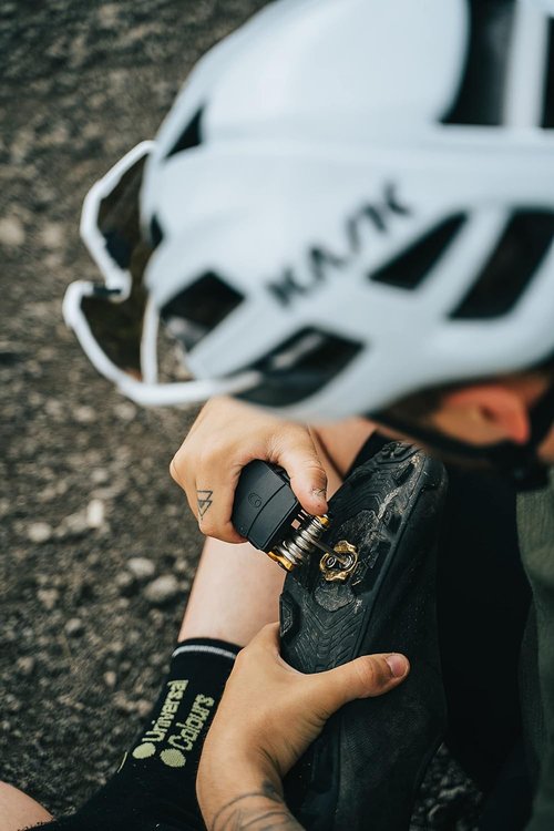 Crankbrothers Multi Tool M 17 Bike Tool - MTB Multi-Tool Gold - 17 bicycle tools (17 in 1 tool), ergonomic and lightweight
