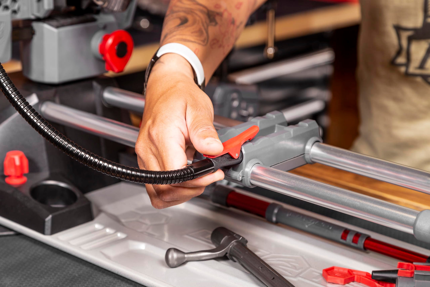 Real Avid Master Gun Workstation Up to 18.3" Of Travel One-Hand Quick Adjustable Clamping, Non-Marring Form-Fitting Yokes Vise Ideal For Gun Cleaning & Maintenance w/ Leveling Knob for Scope Mount