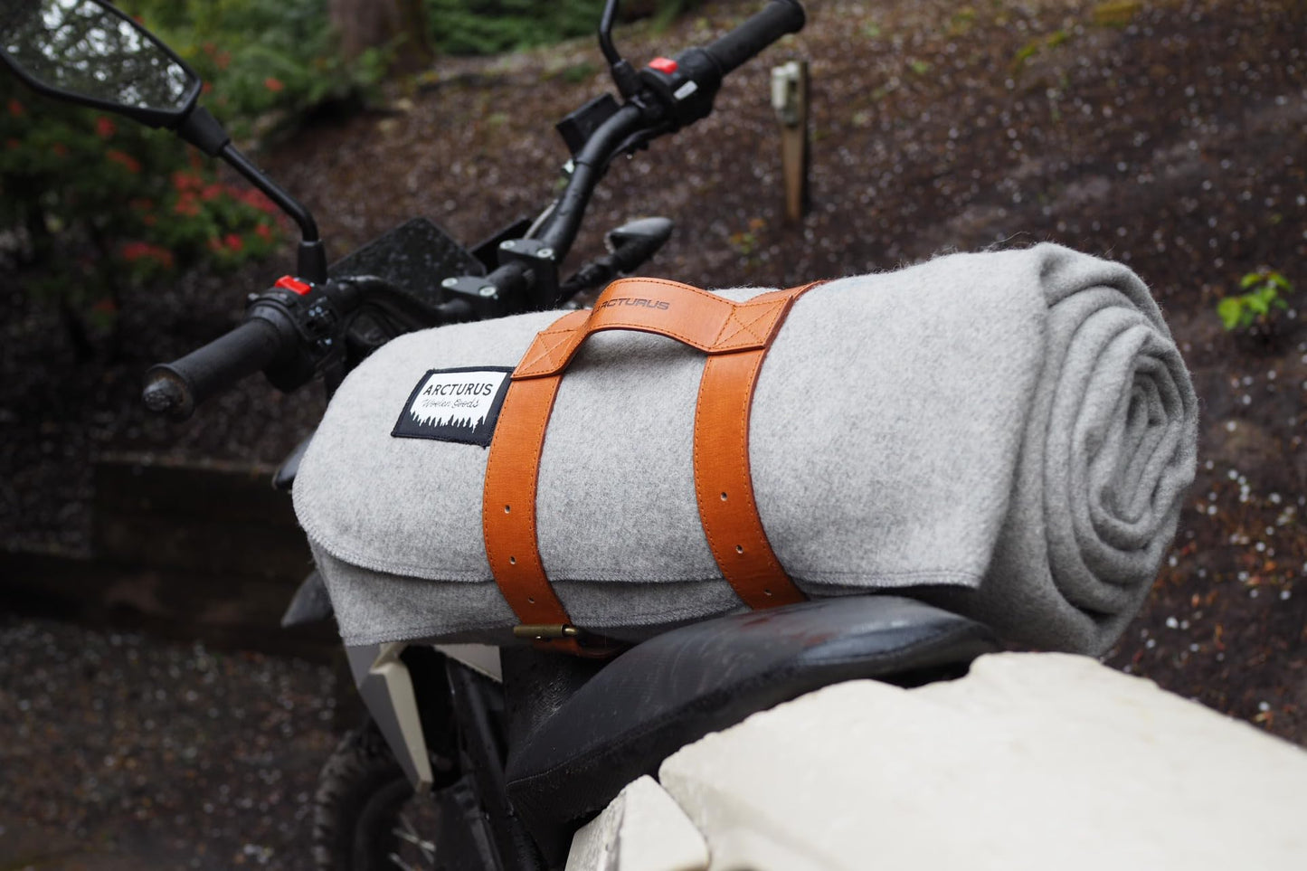 Arcturus Charcoal Wool Blanket and Carry Straps Bundle