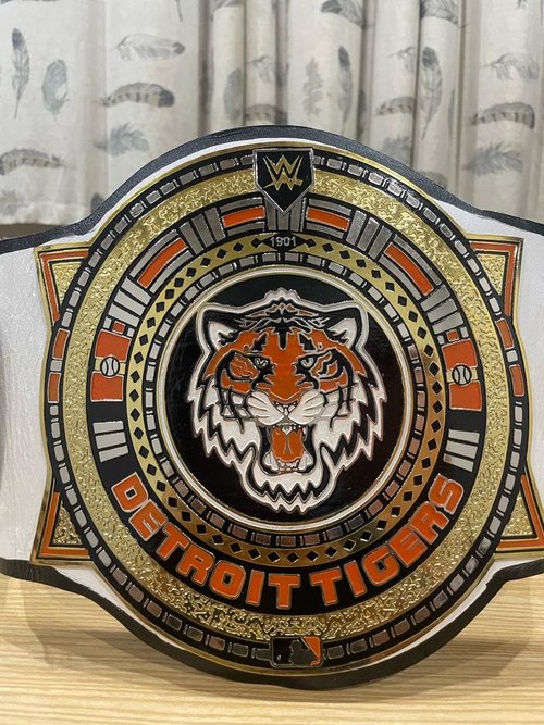 Universal Heavyweight Championship Legacy Wrestling Tiger Replica Title Belt – Authentic 1.5mm Brass Plates for Adults | Collectible Replica Belt & Synthetic Leather Strap | Perfect for Display & Cosplay