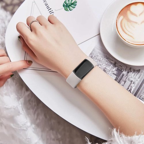 Vanjua Band Compatible with Fitbit Charge 6 Bands Women Men, Soft Silicone Adjustable Waterproof Sport Replacement Wristbands Strap for Fitbit Charge 6 / Charge 5 (Starlight)