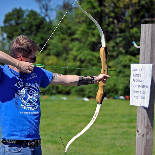 TOPARCHERY 30" Carbon Hunting Arrows Camo Shaft with 3" TPU Vanes and Removable Tips - 500 Spine Practice Target Arrows for Compound & Recurve Bow&Long Bow (Green&Yellow)