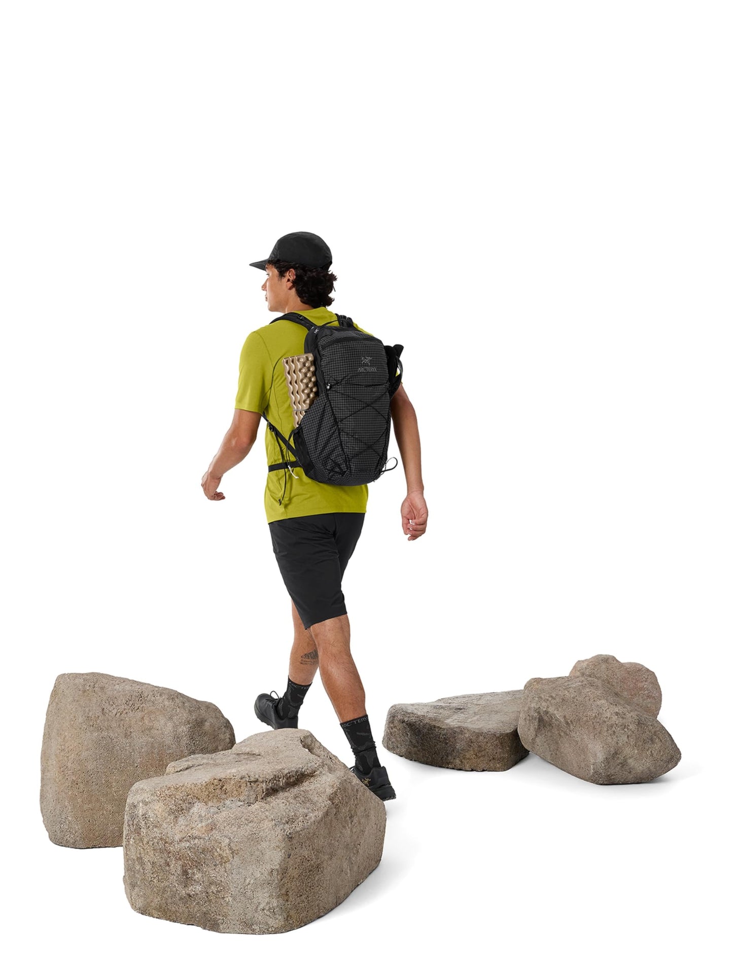 Arc'teryx Aerios 18 Backpack | Ultralight 18L Daypack with a Customizable Fit | Black, Regular