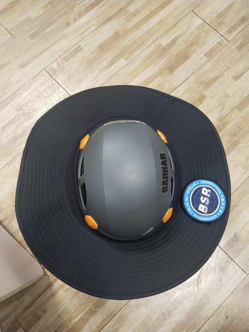 Climbing Helmet Sunshade Hat, Safety Helmets Sun Protection Accessories Suit for The Climbing, Rescue Team, High-Altitude Worker (Black)