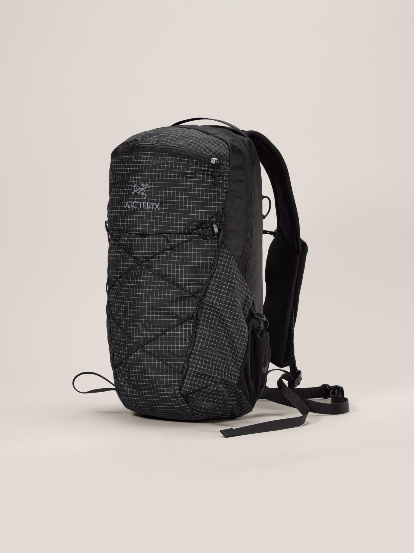 Arc'teryx Aerios 18 Backpack | Ultralight 18L Daypack with a Customizable Fit | Black, Regular
