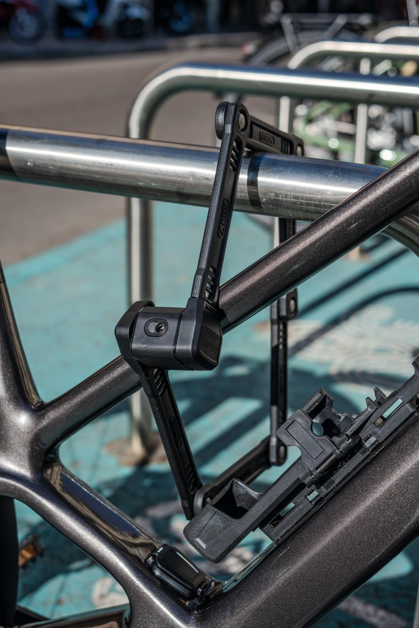 ABUS Folding Lock Bordo 6200K 90 SH - Flexible Bicycle Lock with Bracket - Lock Body can be rotated by 360 Degrees - Safety Thanks to Hardened Steel and XPlus Cylinder - 94 cm, Black