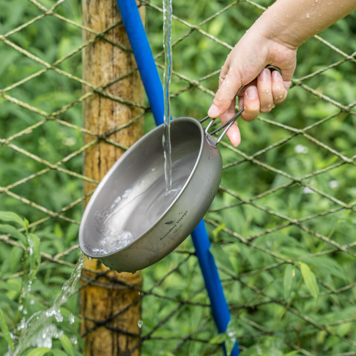 iBasingo 18cm Camping Frying Pan Titanium Skillet Saucepan Outdoor Cookware Lightweight Griddle Portable Plate with Foldable Handle Travel Picnic Hiking Backpacking Cooking Kit for 1 Person Ti2063C