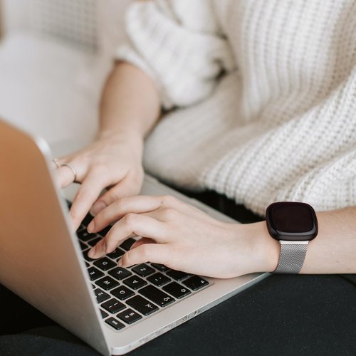 Metal Band Compatible with Fitbit Sense 2 /Sense Bands/Versa 4 / Versa 3 Bands Women Men, Stainless Steel Mesh Loop Strap for Fitbit Sense 2/Sense/Versa 4/Versa 3 Smart Watch (Large,Silver)