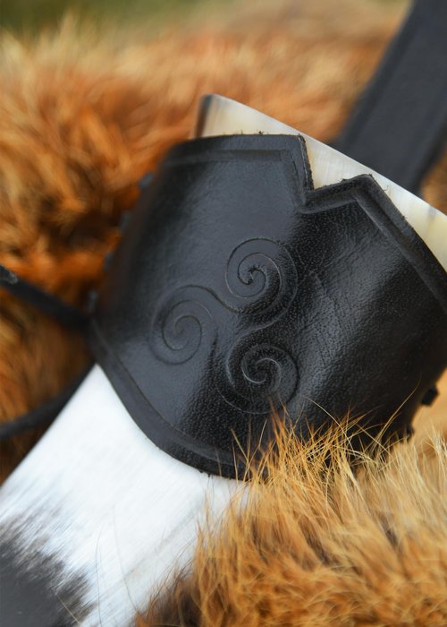 ULFBERTH - Genuine Leather Drinking Horn Holster with Embossed Triskele - Belt Holder for Drinking Horns – Medieval, Viking, LARP (Black, 0,2l - 0,3 l)