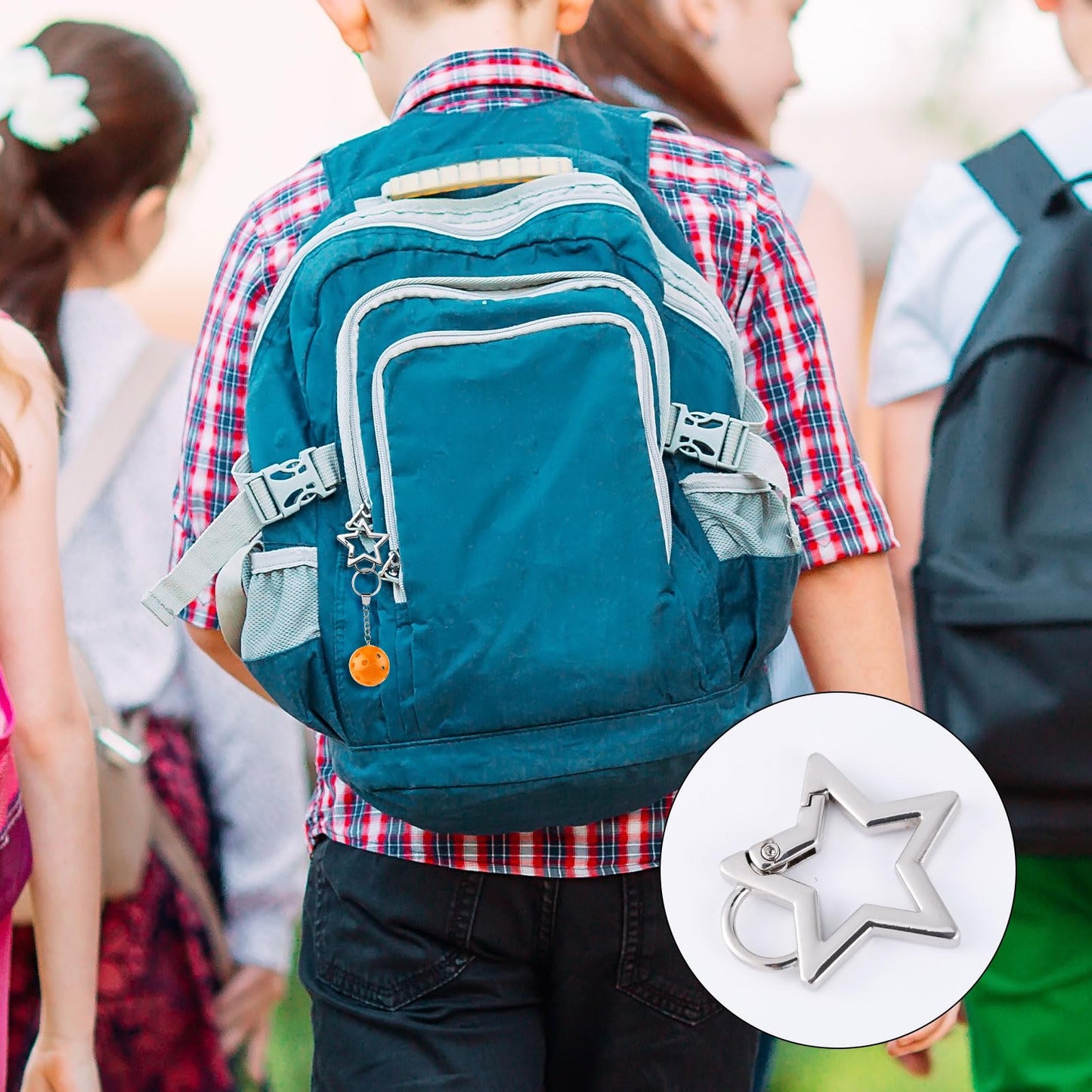 4pcs Star Carabiner, 1.61in & 1.26in Zinc Alloy Cool Cute Star Shaped Carabiner Clip Fashionable Pentagram Carabiner Keychain for Keys Ring Camping Outdoor Travel(Black, Silver)