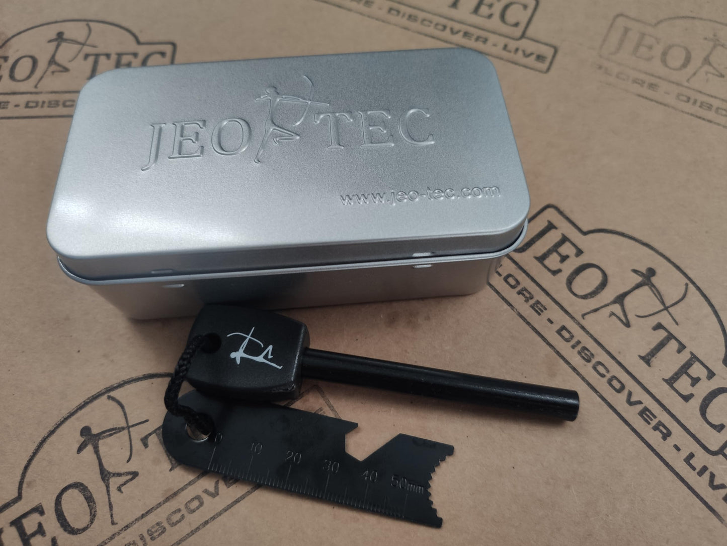 4 Inch Survival Ferrocerium Flint Fire Starter, Ferro Rod for Camping, Hiking, Survival Accessory and Tin Box