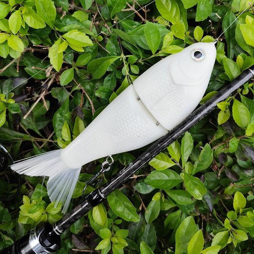 HADORAM Lure Slow Sinking Glide Bait with Fur Tail Lifelike Fishing Tackle for Trout Shad Bass Musky (Color White)
