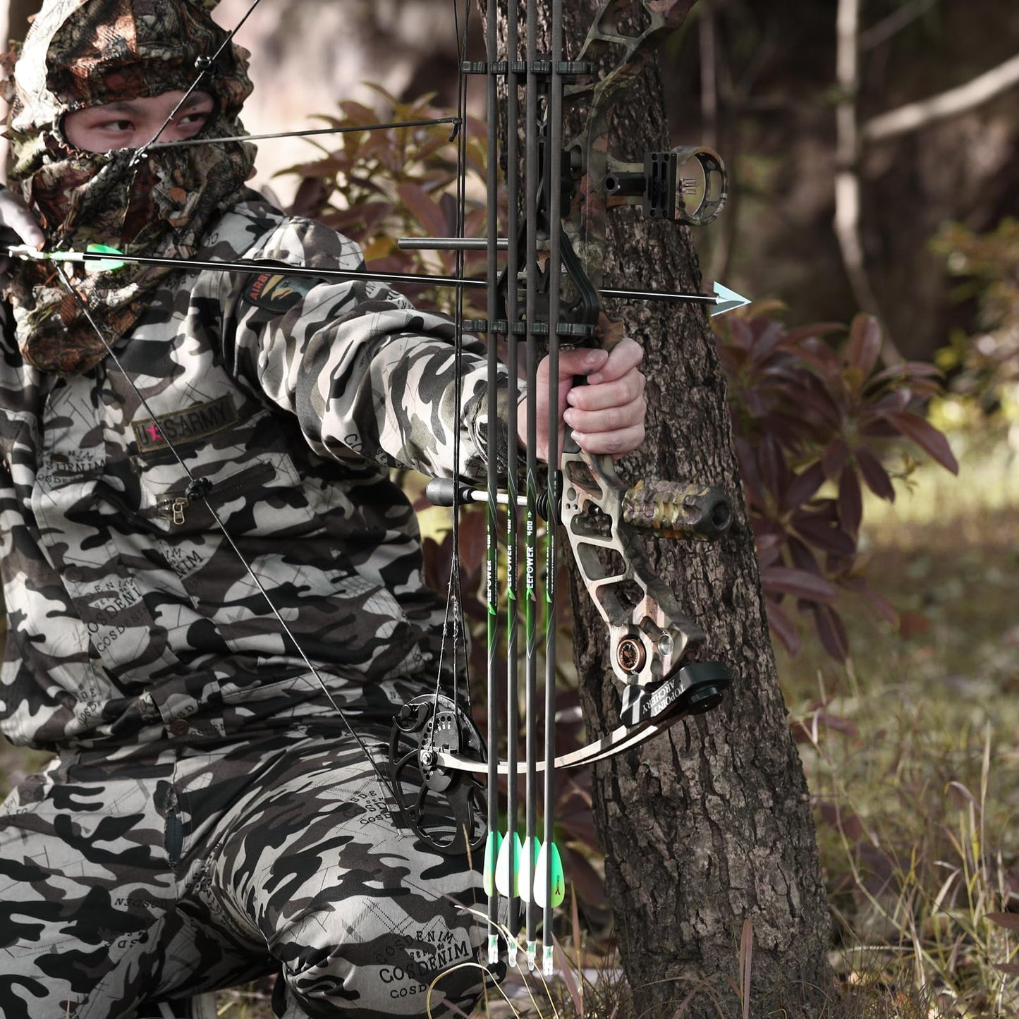 DEEPOWER 31 inch 100% Carbon Arrows with Fixed Blade Broadhead and Lighted Nocks 6 Pack for Compound Bow and Recurve Bow Shaft Spine 300/350/400/500