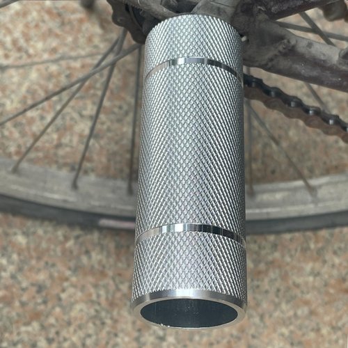 WADEKING WHW BMX Bike Pegs 4.3" Compatible with Both 14mm and 3/8 Inch Axles, Wheel Studs，Aluminum Alloy Durable and Stylish Non-Slip (Silver)