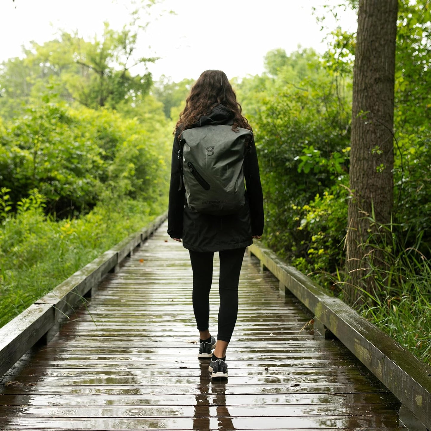 geckobrands Lightweight 30L Waterproof Backpack - Lightweight Watertight Outdoor Bag Hiking Traveling Light Water Activities