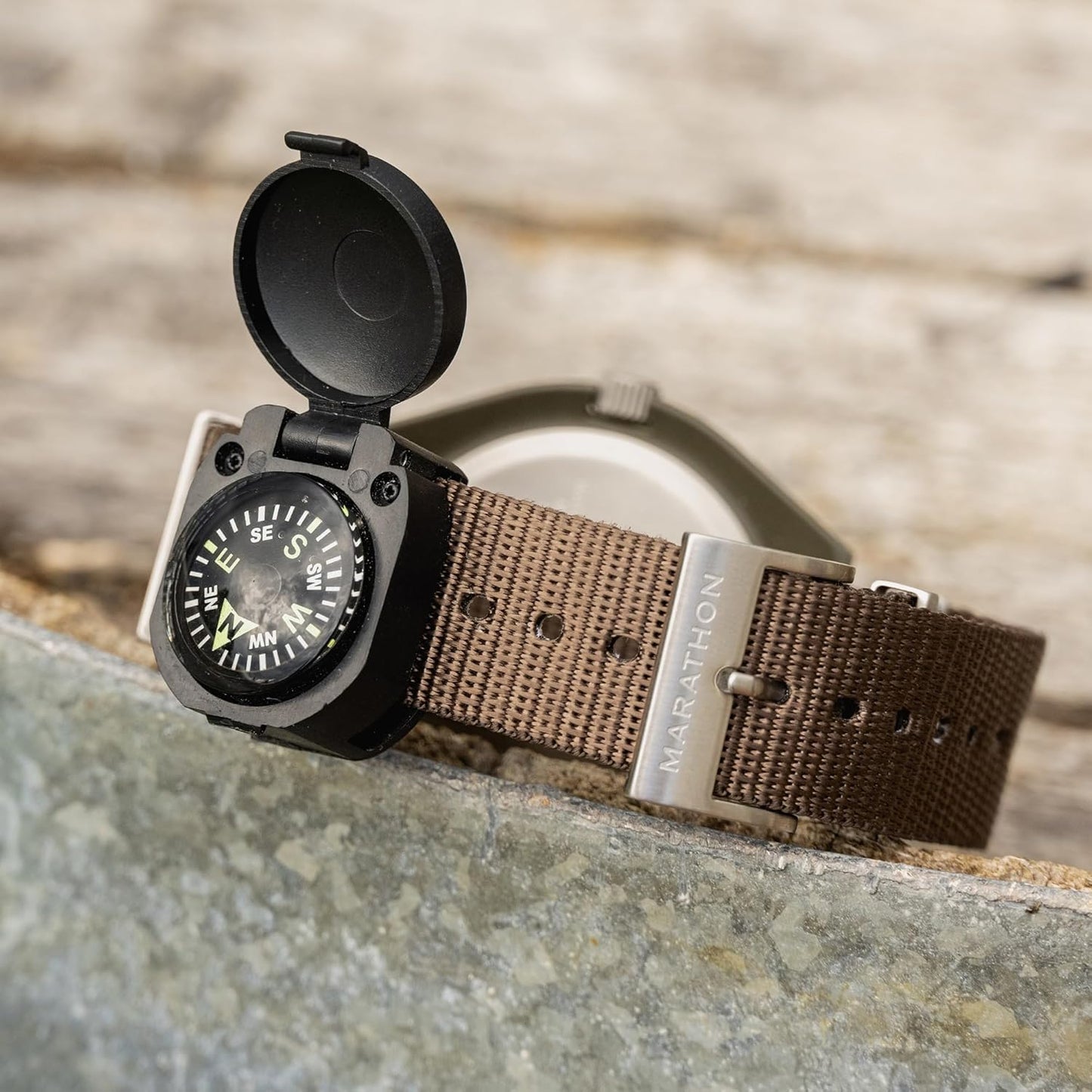 Sun Company Wrist Turtle - Armoured Wrist Compass with Closing Cover | Easy-to-Read Compass for Watch Band or Paracord Survival Bracelet